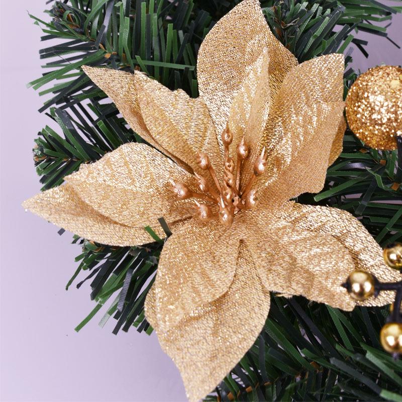 30cm Vánoční věnec s červenými bobulemi a šiškami - Závěsná dekorace na dveře z ratanového kruhu