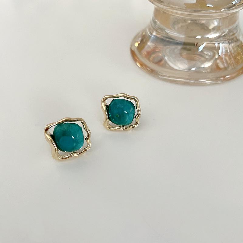 

Серьги-пусеты из серебра 925 пробы, нерегулярные квадратные с янтарем и универсальные пусеты в форме сердца дымчато-голубого цвета для женщин C164