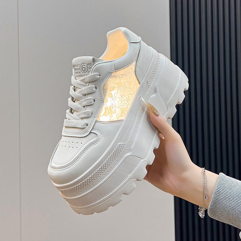 Korean version of the height increase white shoes 2025 new versatile super fire with skirt small autumn explosion thick baseplate shoes tide