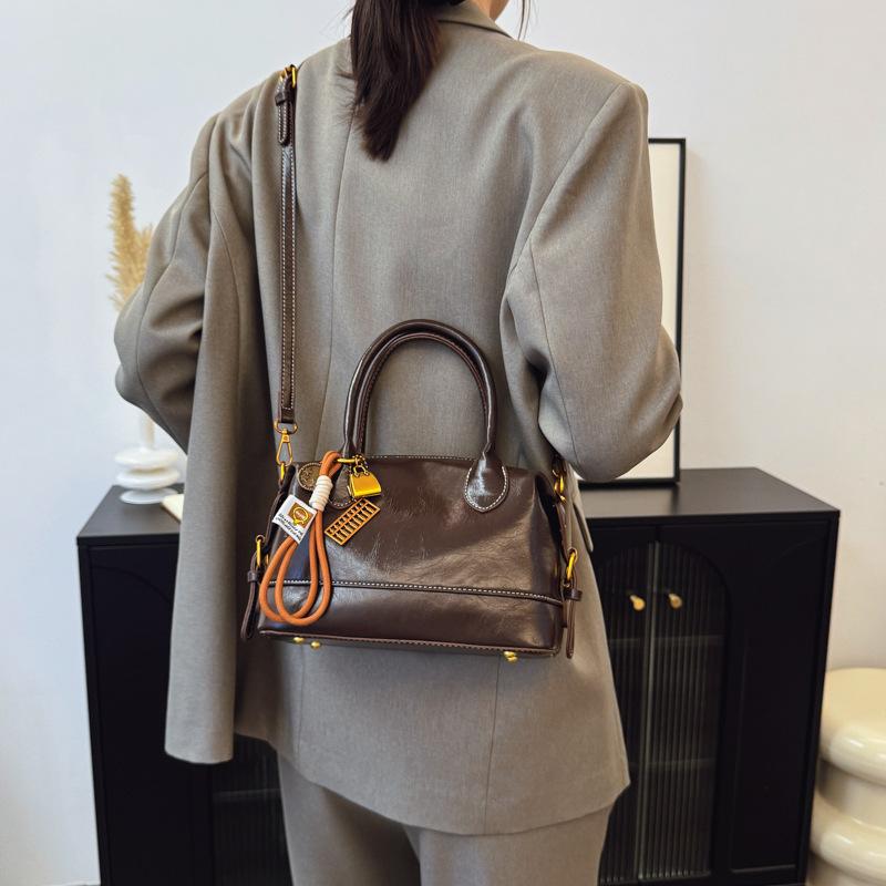 2025 Autumn and Winter New Women's Bags Niche Retro Handbags Versatile Pillow Bags Medieval High-end Shoulder Messenger Bags