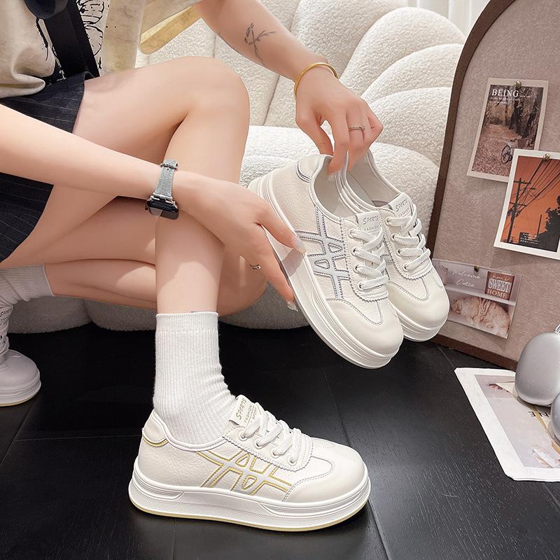 Weiße Lederschuhe mit flacher Sohle Damen 2025 Herbst neue vielseitige Freizeitschuhe Ein-Pedal-Damenschuhe bequeme Schuhe im College-Stil