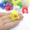 5 Stück Simulation Mini Plastikhocker Kleine Stühle Modell 1/12 Puppenhaus Möbelset Puppenhaus Dekor Rollenspiel Spielzeug für Kinder