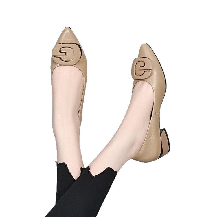 Low-heeled single shoes women's autumn 2025 new pointed G buckle soft sole soft surface shallow mouth fashion mother shoes Doudou shoes