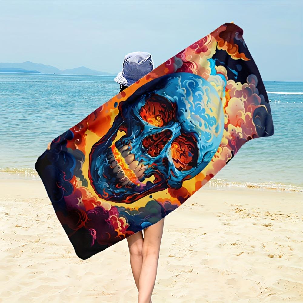 Psychedalisches Totenkopf Strandtuch, Trippy Blauer Totenkopf mit Feuerwolken Aufdruck Übergröße Badetuch, Trockene Kantige Sommer Stranddecke