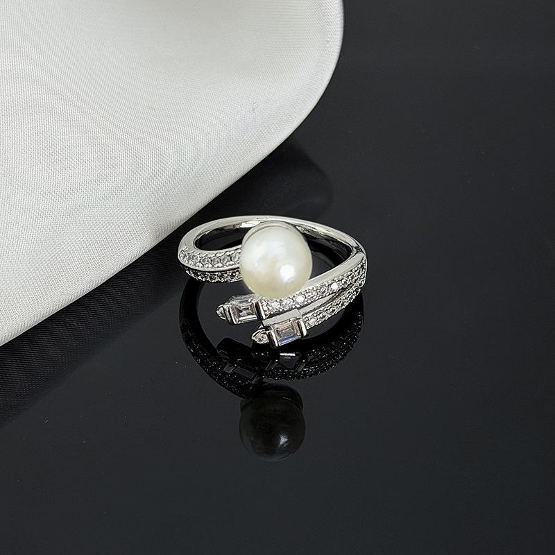 Light Luxury And Gentle Wind Beads, Diamond-Encrusted Zircon Butterfly Chain, Open Ring, Niche Stacking, Wearing High-End Personalized Rings