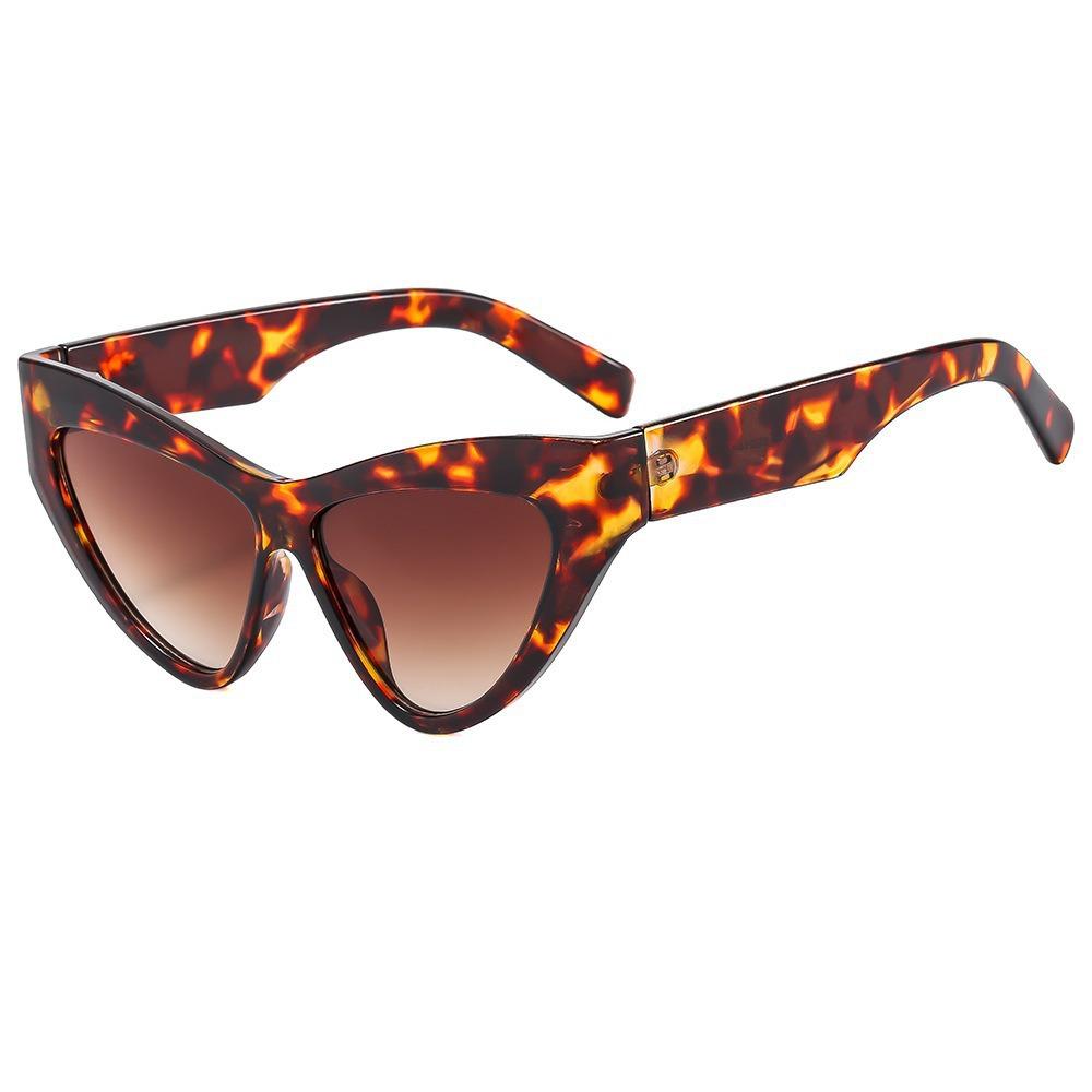 New European and American retro triangular cat eye sunglasses niche trendy cool and thin seaside vacation UV-proof sunglasses