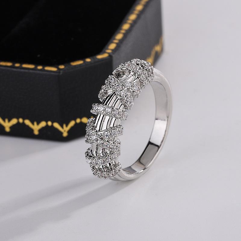 Twist-lined Zirkon Wrapped Ring mit Modische und Vielseitig