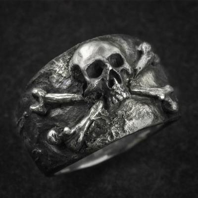 Anello da uomo vintage con teschio pirata e ossa incrociate, in acciaio inossidabile, colore argento