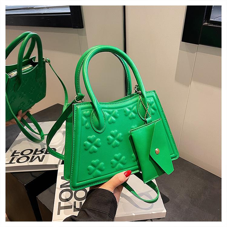 

Проста портативна жіноча сумка літо 2024 новий цукерковий колір з відступами повсякденна маленька квадратна сумка в іноземному стилі сумка через плече PU зелений