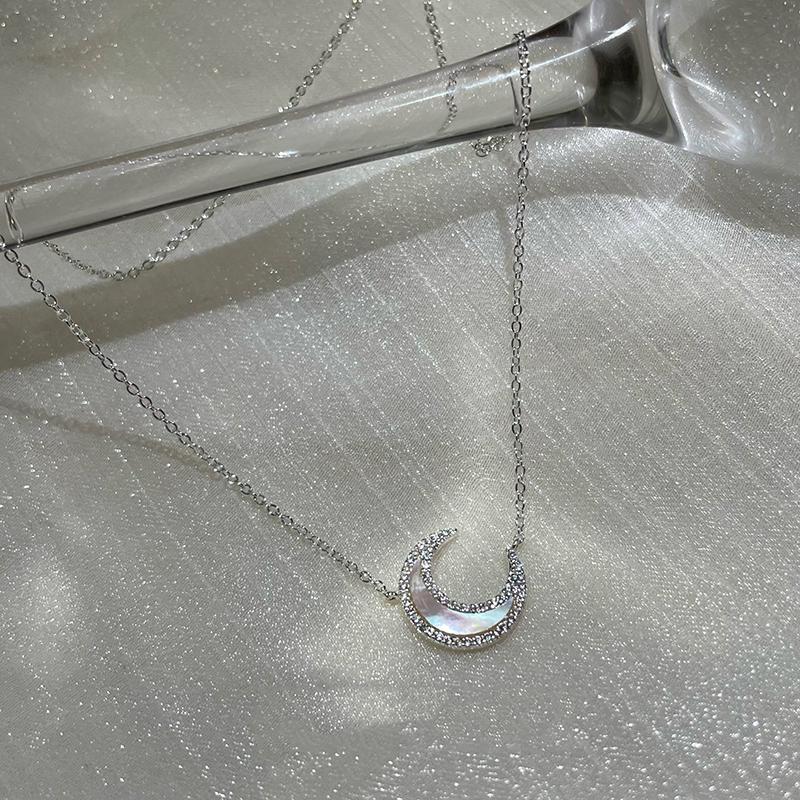 ANENJERY Collier lune pour femmes, coquille blanche brillante, chaîne de clavicule, bijoux de fête