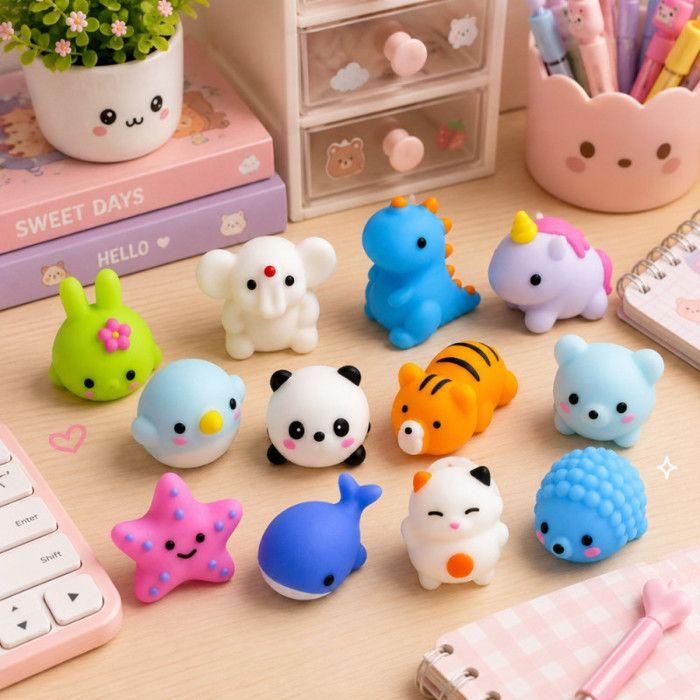 Pack de 12 Mini Squishy Animaux Kawaii 4 à 5 cm – Jouets Anti-Stress à Presser, Malaxer, 12 Modèles Assortis, Jouets Sensoriels