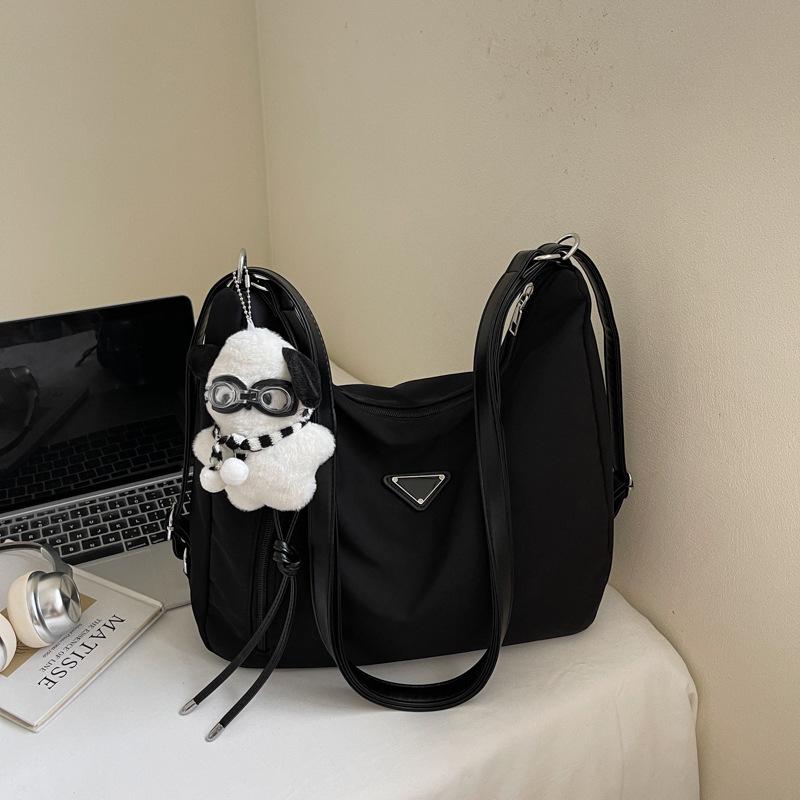 

Chic Shoulder Crossbody Tote: High-End Solid Color, Versatile, Large Capacity Without Pendant