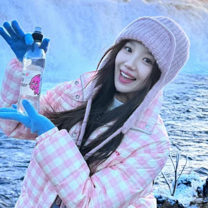 Cute new pink ear protector knitted wool hat for girls, small face in winter, warm ear protector