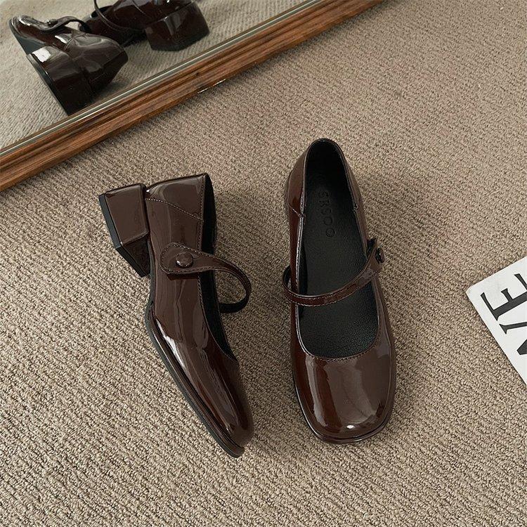Retro Mary Jane Small Leather Shoes 2026 Spring Spring New Burgundy One-word Buckle with Square Head Thick Heel French Single Shoes