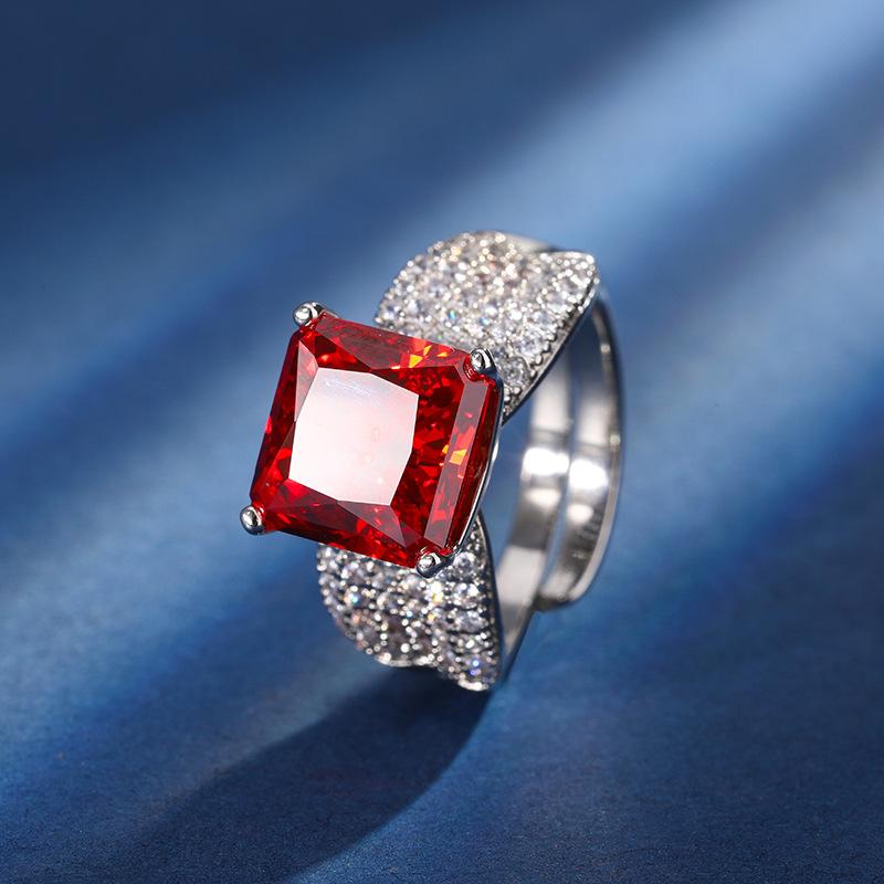 

Осенне-зимние украшения Огранка «Ледяной цветок» Бриллиант с высоким содержанием углерода Медь Бриллиант Темперамент Принцесса Квадратное кольцо Женское 10 * 10