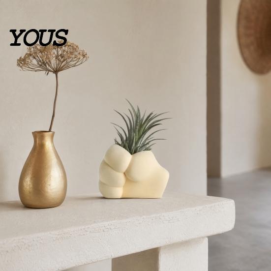 Holding Grass Hand Statue 3D Printed Decoration, Fist-Shaped Planter Pot Ornament Decoration for Home Office Desk Decor, Humorous Gift Sculpture