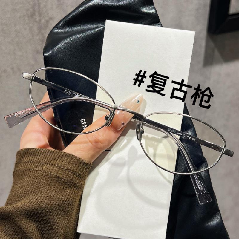 Retro Round Titanium Eyeglass Frame for Myopia - Unisex Fashionable Plain Glasses 30920