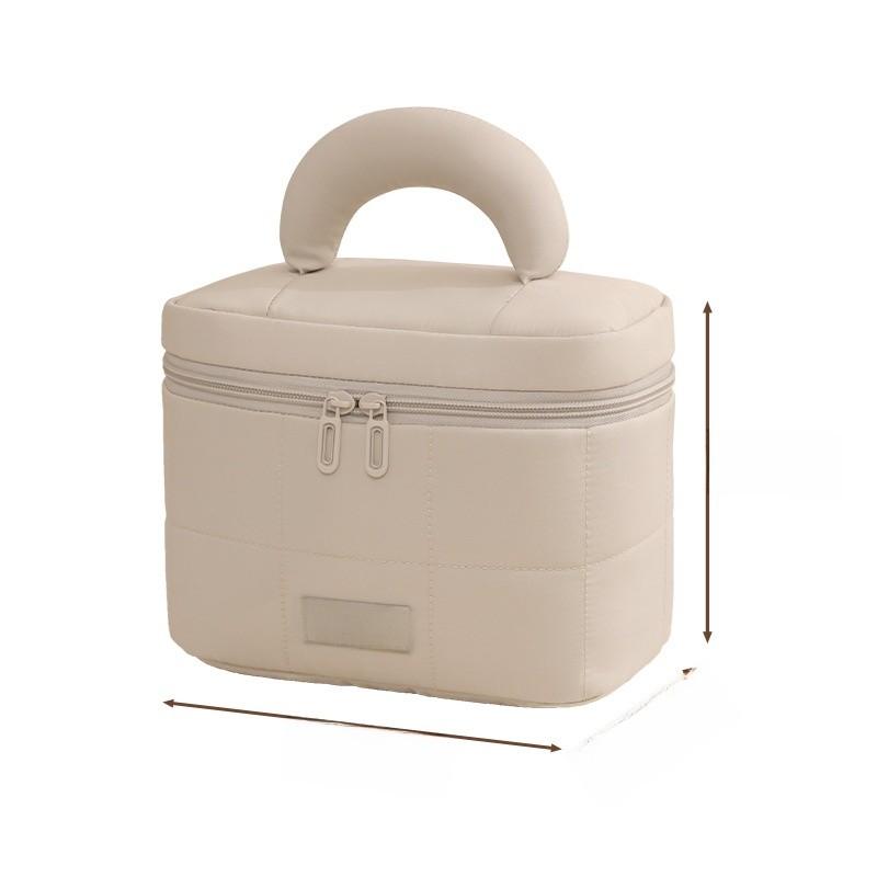 Modern Minimalist Travel Makeup Bag With Large Capacity And Polyester Fabric For Cosmetics And Toiletries