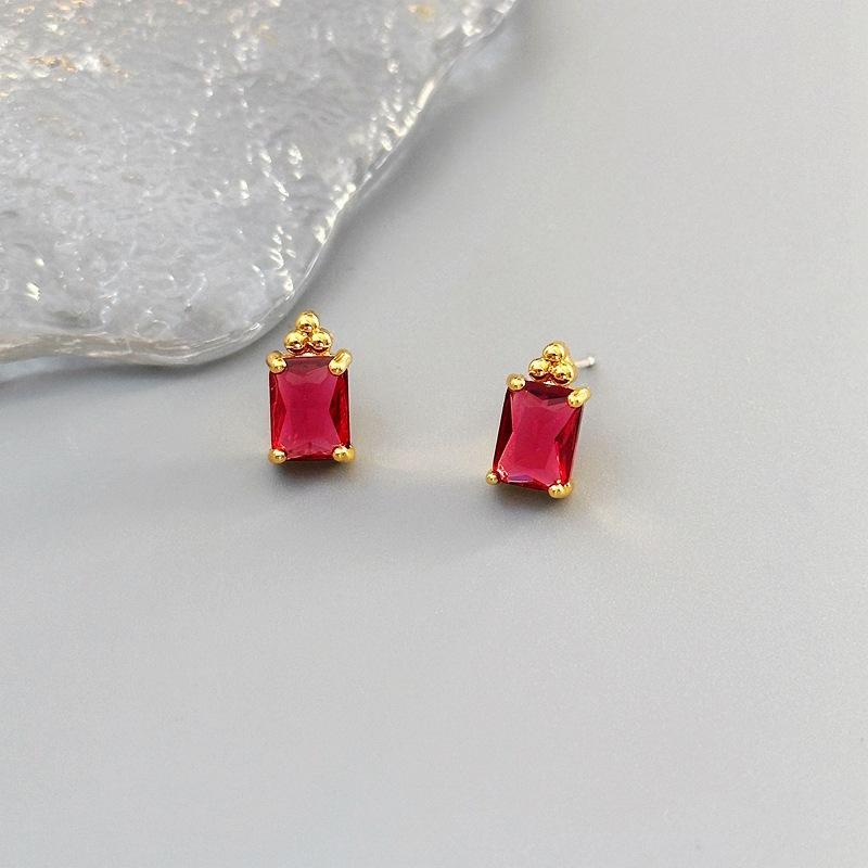 Fashion Commuter Light Luxury Shiny Square Zircon Stud Earrings High-End Temperament Women S Earrings красный