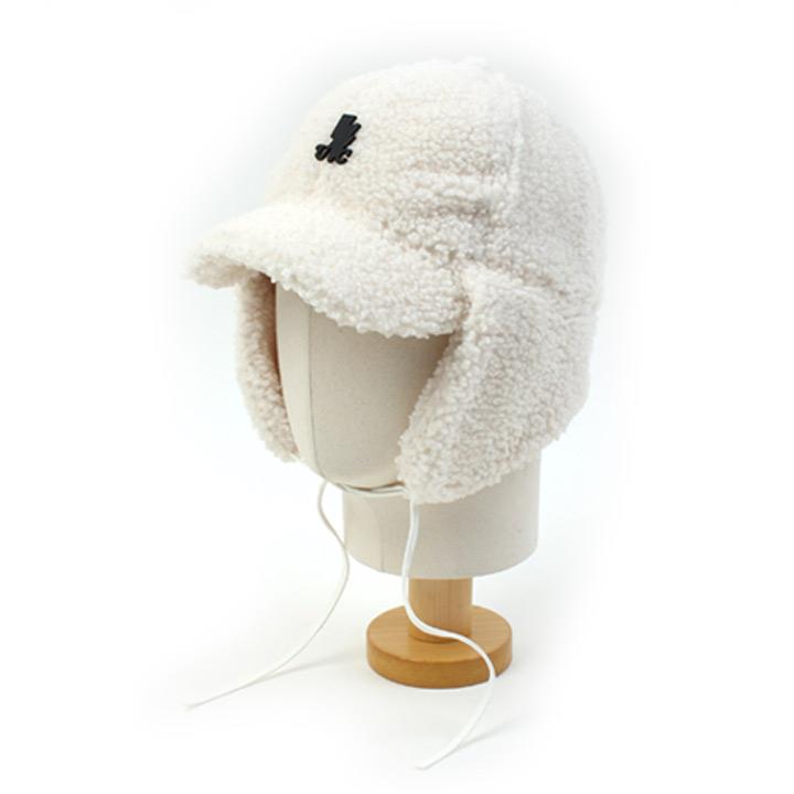 Yunibeosyeolkemiseuteuli Thunder White Fleece Earflap Cap