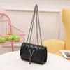 The New Diamond Classic Small Square Bag Is a Fashionable and Versatile One-shoulder Messenger Women's Bag.