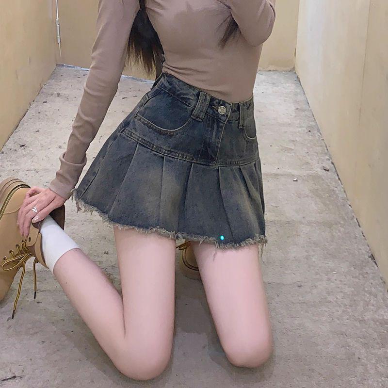 High-Waist Retro A-Line Denim Skirt with Raw Edge and Pleated Design