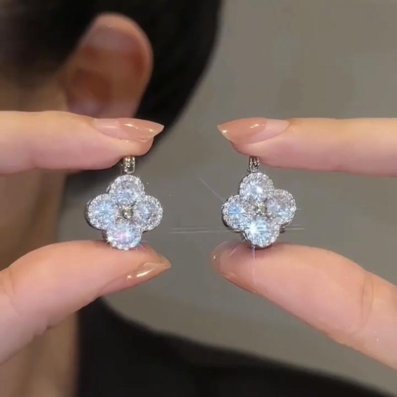 Luxury Cubic Zirconia Four Leaf Clover Stud Earrings Sparkling Double Sided Ear Clips Elegant Floral Design Hypoallergenic Fashion Jewelry for Women