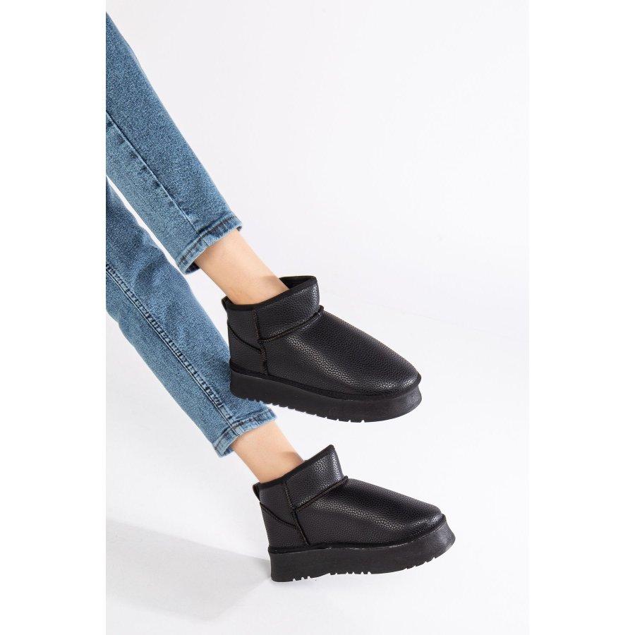 Women's Thick Soled Faux Fur Lined Casual Boots