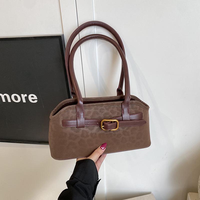 

Niche texture handbag women s 2025 new autumn and winter shoulder bag simple fashion trend retro armpit bag