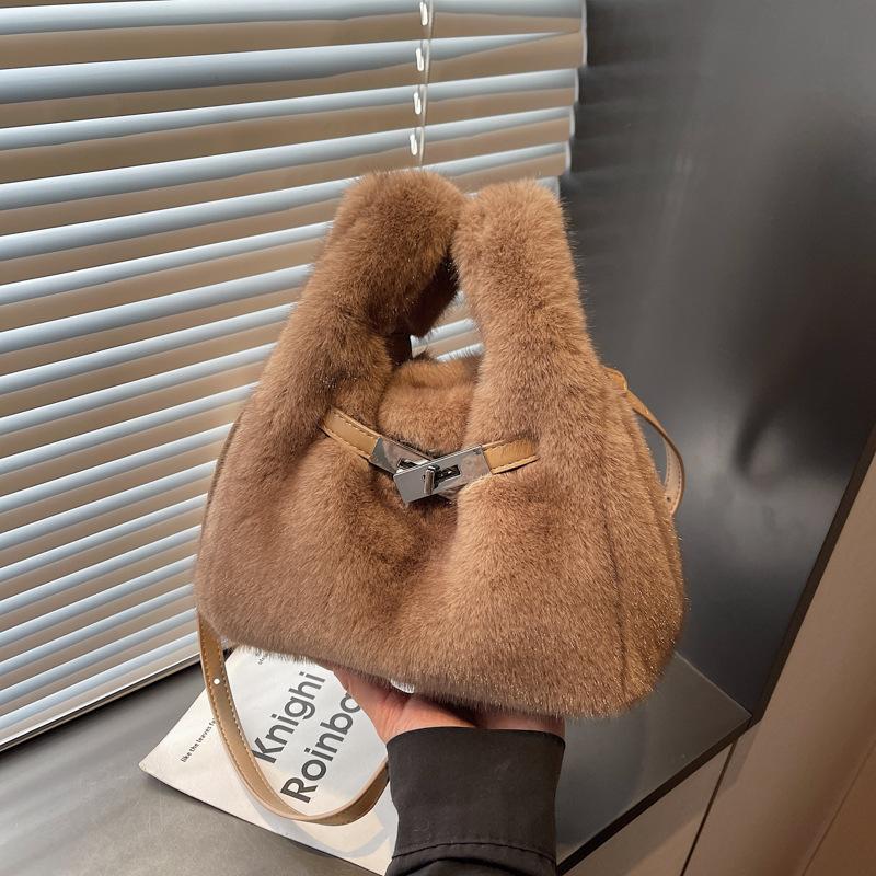 

Korean portable fluffy bag 2025 autumn and winter new fashion simple fluffy shoulder bag niche commuter messenger bag хакі