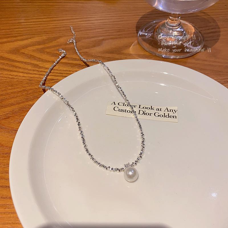 Luxurious Pearl Necklace with Silver Accents – Trendy, Versatile Clavicle Chain for Elegance and Style