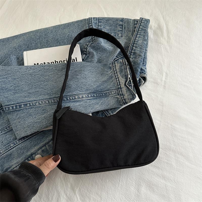 

Сумка через плечо Маленькая сумка Сумка через подмышку Корейская версия Повседневный однотонный Модная мода Новая женская нишевая сумка Женская чёрный