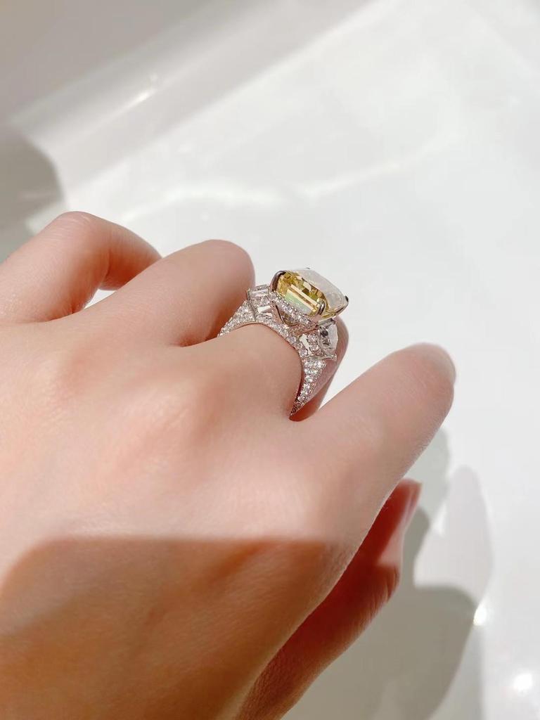 Exaggerated Yellow Diamond Square Sugar Ring Women’s 11 Carat 5A High Carbon Diamond Inlaid 925 Silver.