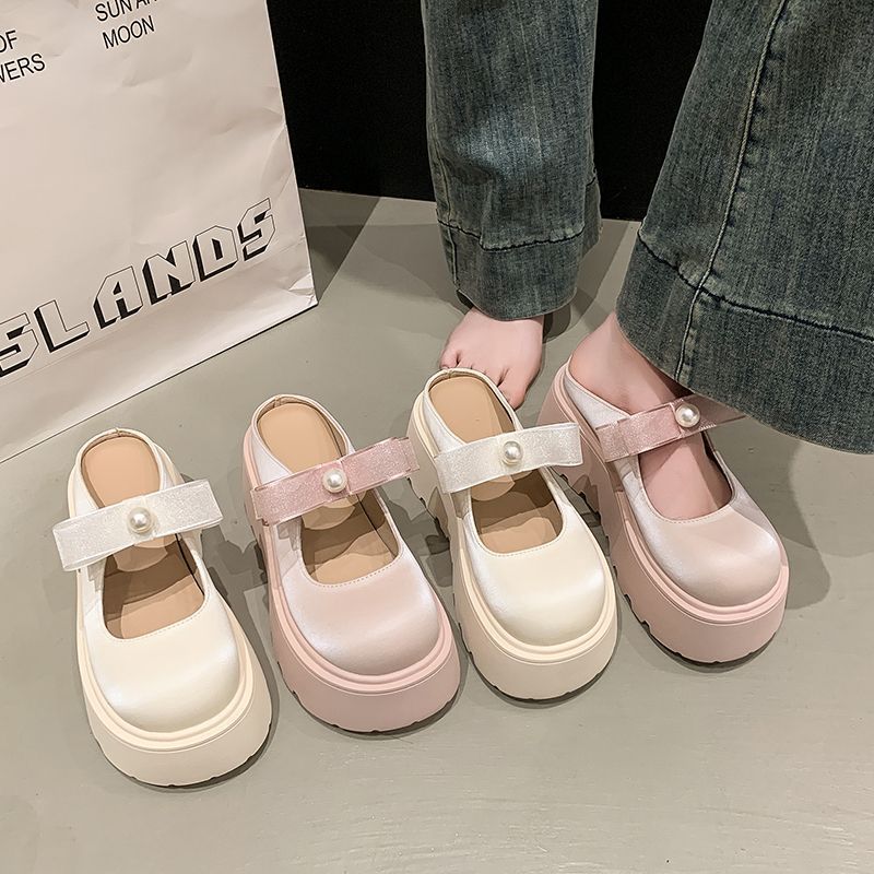 2025 Frühling und Sommer Baotou Erhöhungsslipper mit dicker Sohle Muffin Halbslipper sind nicht fußmüde mit neuen koreanischen Röcken für Damen