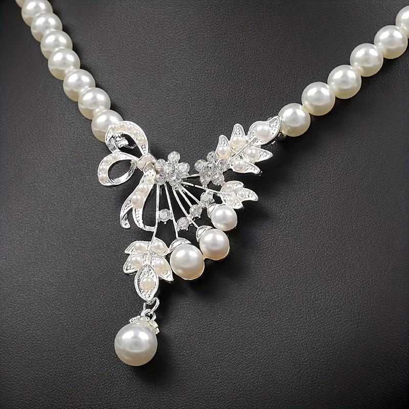 Imitation Pearl Jewelry Three-Piece Set An imitation pearl necklace A pair of faux pearl earrings
