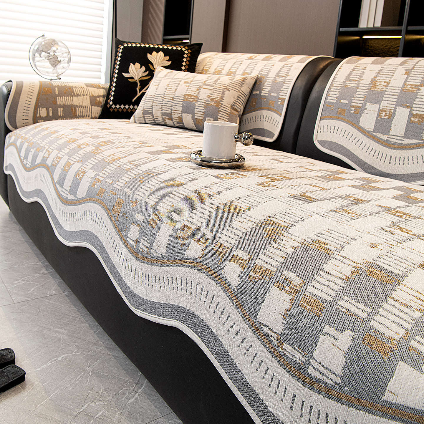 

Chenilie Sofa Cover Simple and Comfortable Suitable for All Seasons Breathable Skin Friendly Non Slip Living Room Sofa Cushion 70X70cm сірий