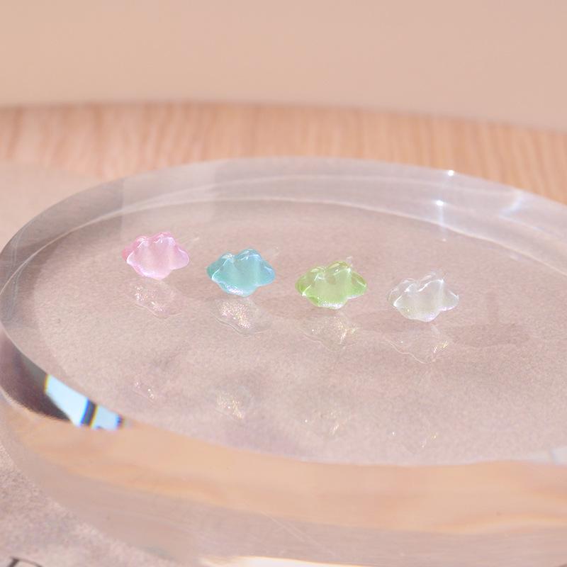 Iryzujące Kolczyki Sztyfty z Żywicy - Hipoalergiczne i Słodkie Przezroczyste Sztyfty do Uszu dla Kobiet