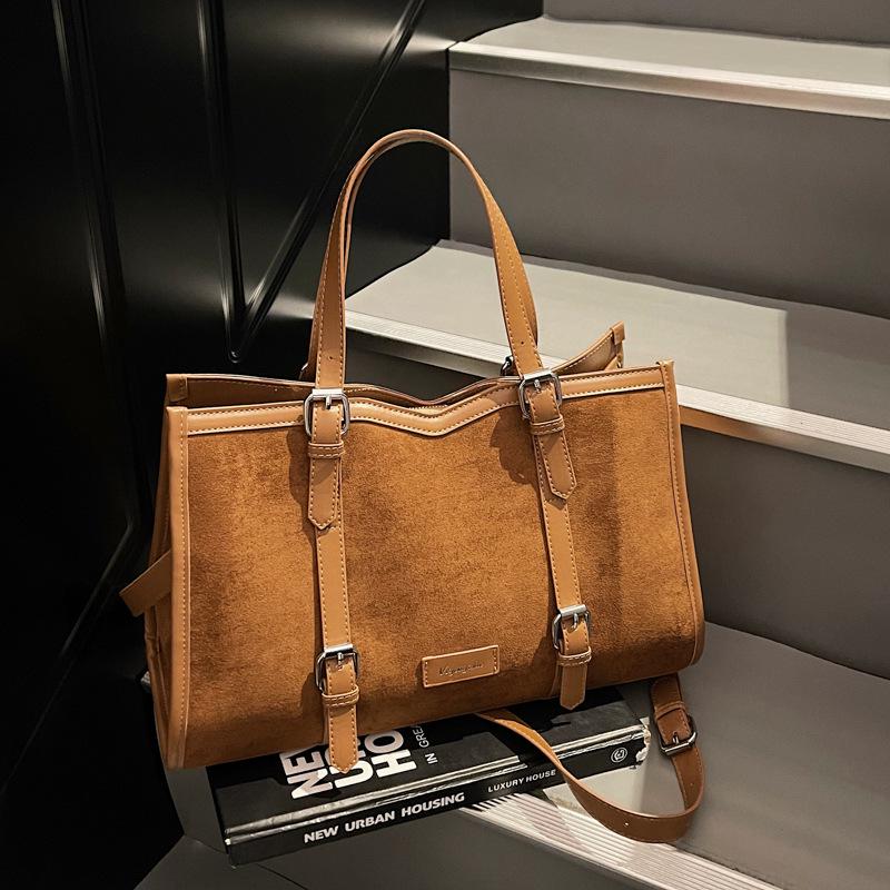 

Women s Retro Autumn/Winter Shoulder Bag: Fashionable, Versatile, High-End Crossbody and Commuter Tote Handbag.