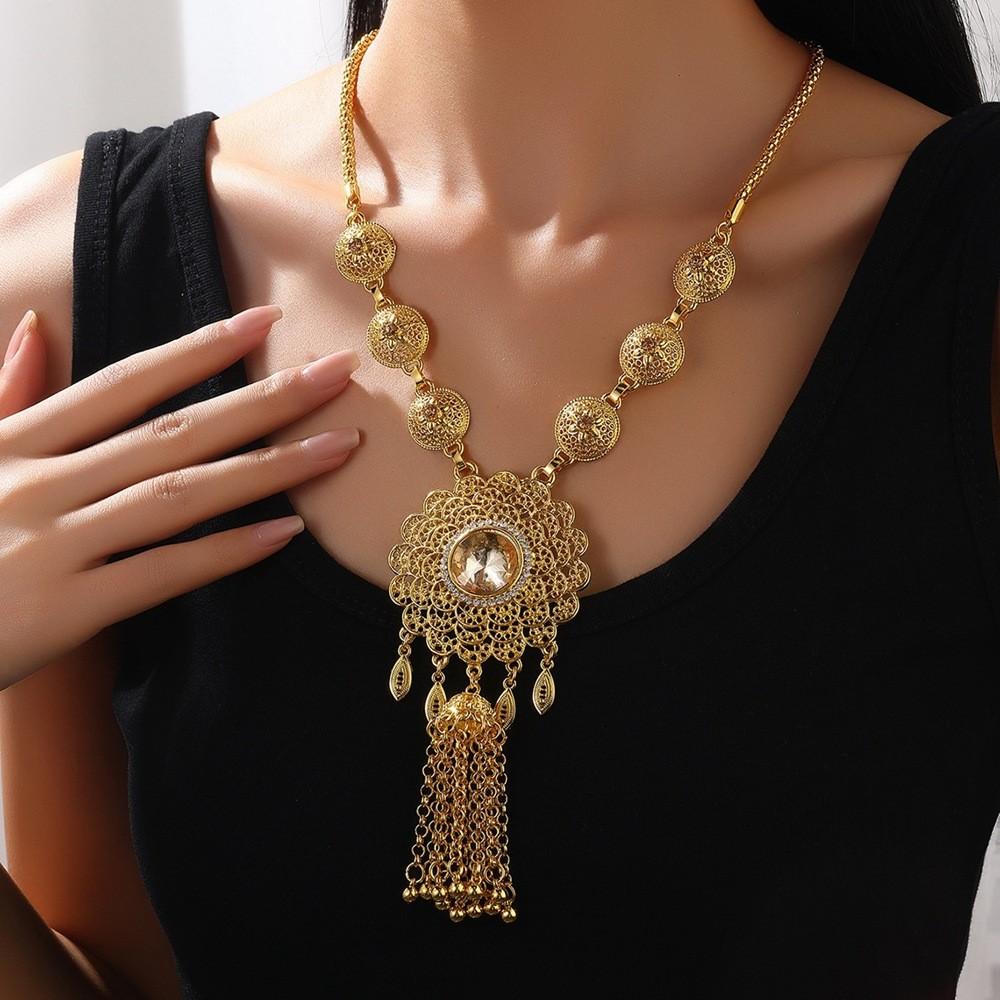 Collier Pendentif Style Tribal Indien en Alliage Doré Avec Motif Fleur en Cristal Pour Femmes
