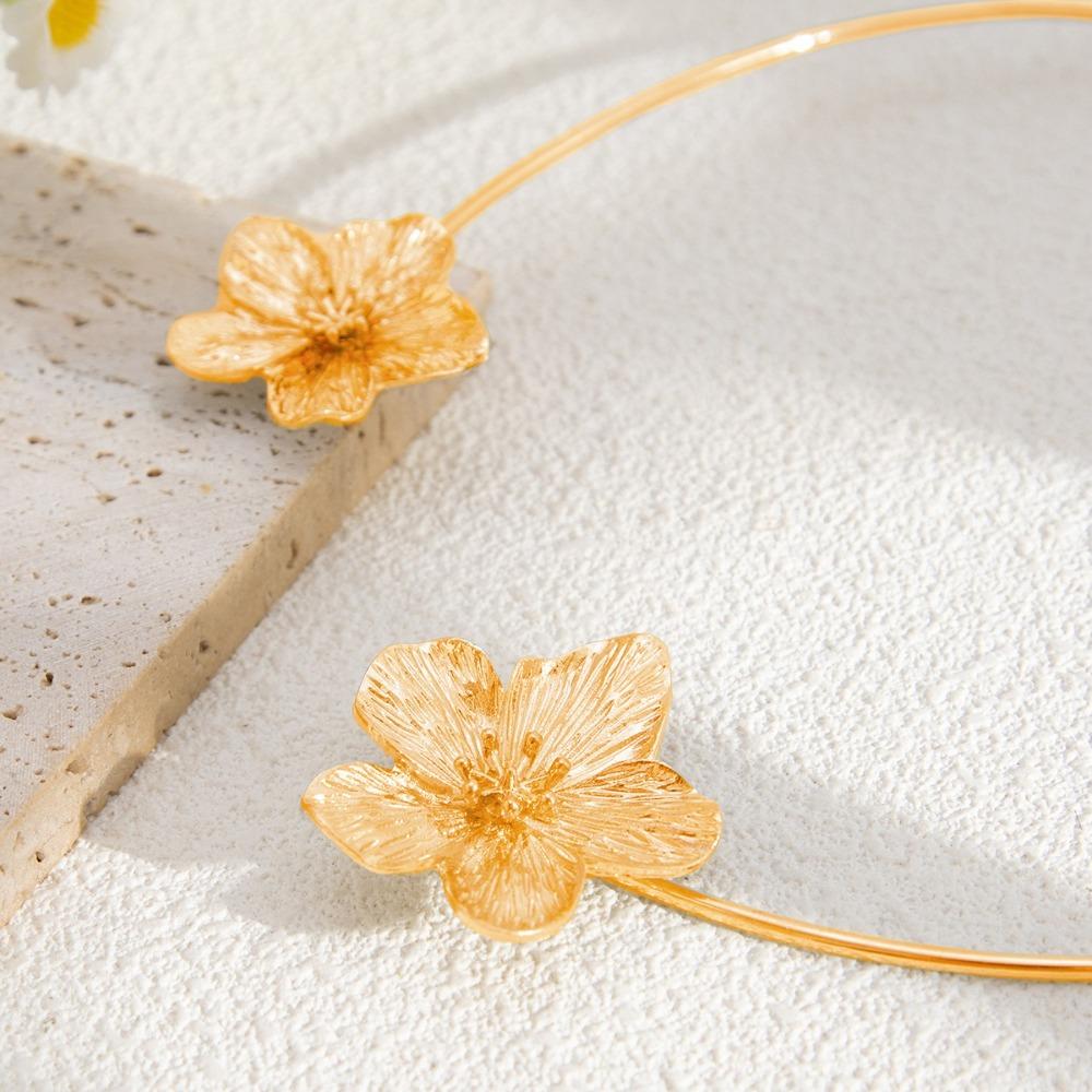 Gold Color Open Torque Necklace Metal Choker Necklace Starfish Shell Pendant Necklace  Beach