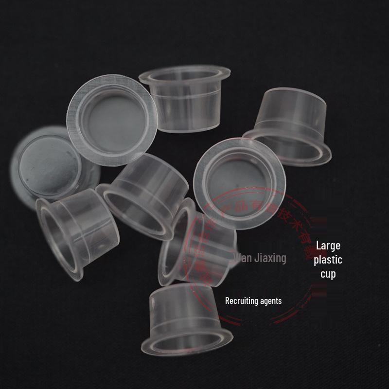 100 jednorázových kelímků na tetovací barvy: Střední a malé, měkký silikon, plastové misky