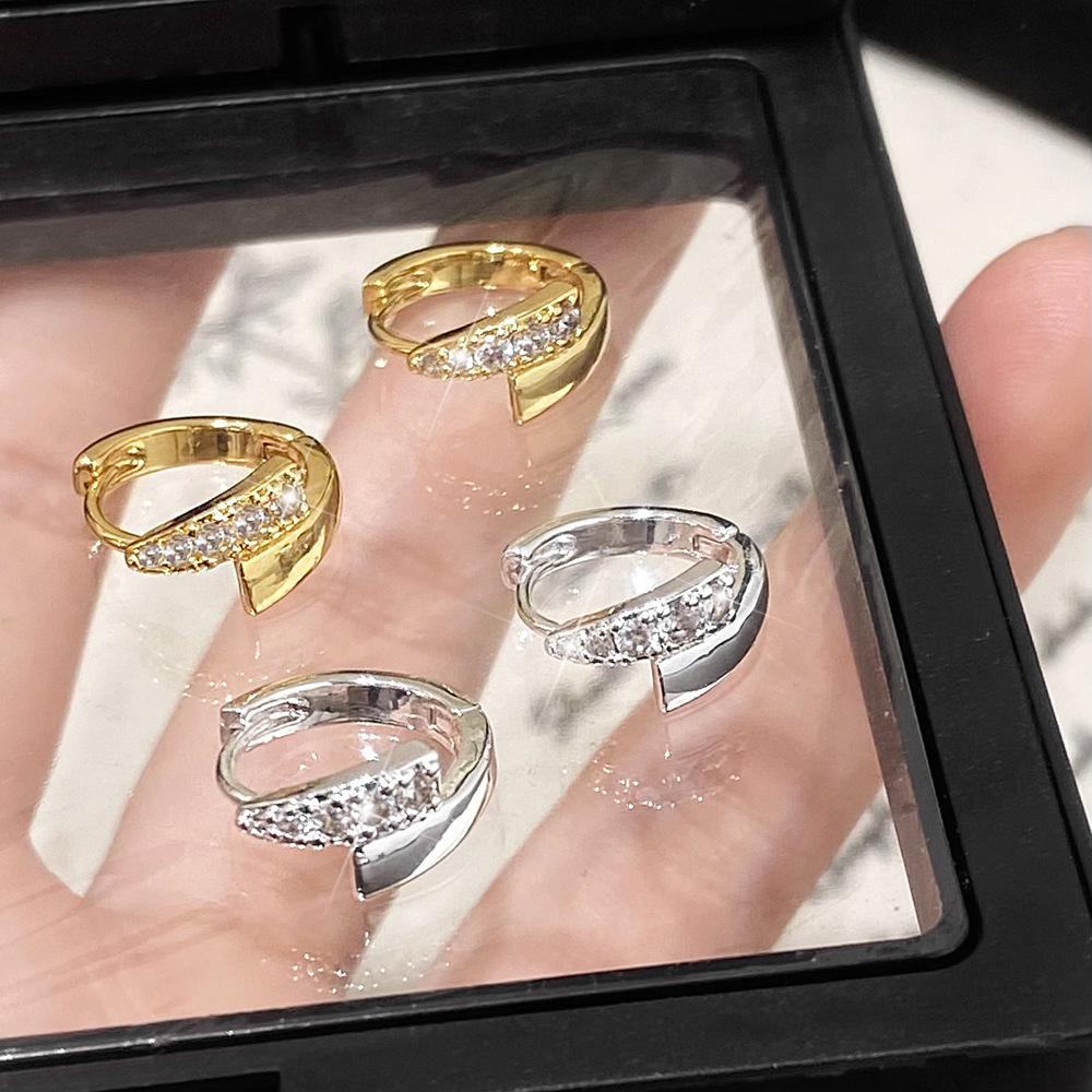 Chic French Retro Rhinestone Circle Earrings: Versatile & Stylish Ear Cuffs