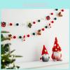 Weihnachts-Wanddeko mit Wollfilz-Girlande zur Aufwertung der Feiertagsszene