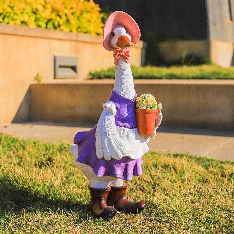Resin Mother Duck Garden Ornament
