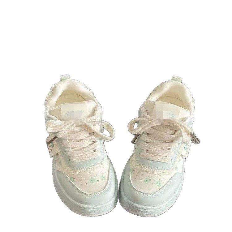 With skirts, casual little white shoes, women's 2025 autumn new Korean version of sports versatile board shoes, heightening and lightweight bread shoe