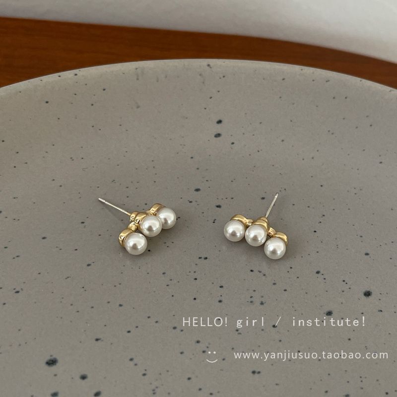

Fancy Ear-Caring Small Pearl Stud Earrings for Women 2025 New Arrival Best Selling Niche Design Sleep No Need to Take off Earrings