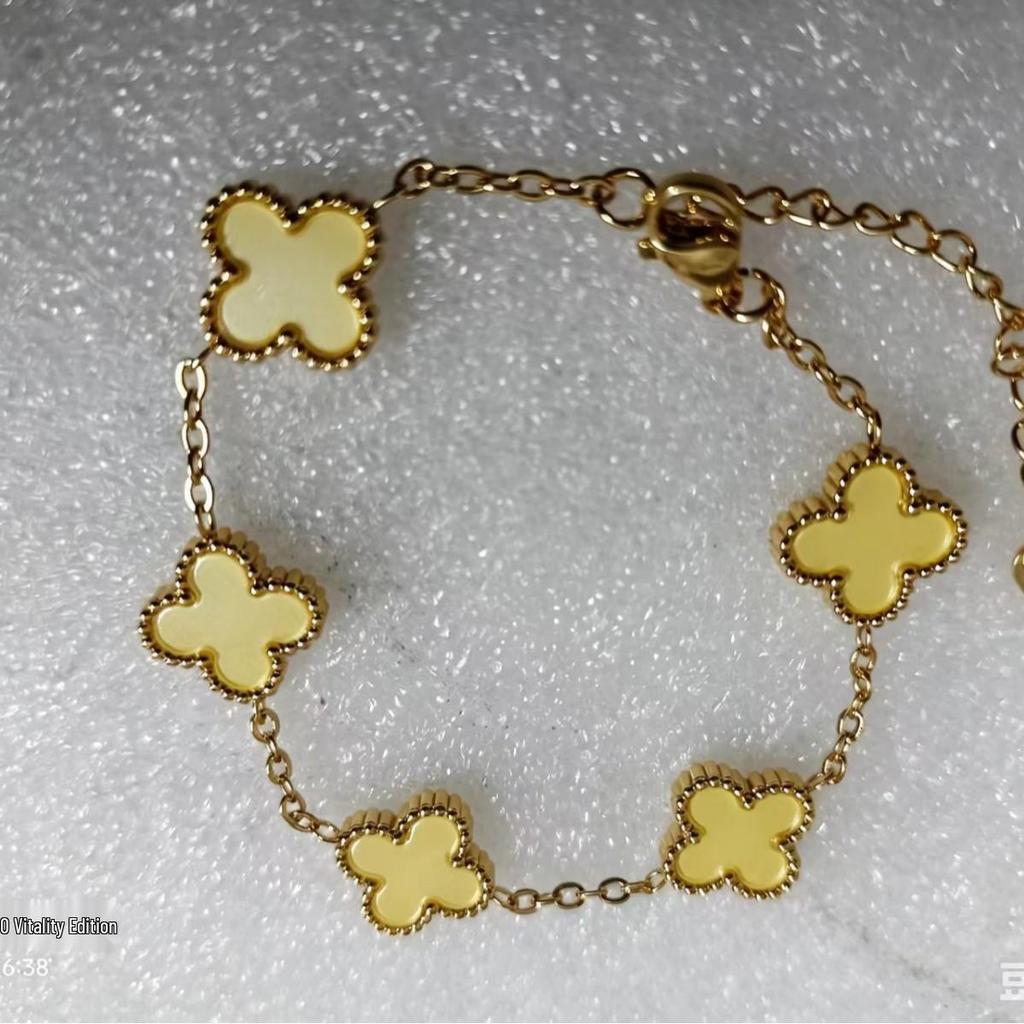 Korean Style Four-Leaf Clover Bracelet: Stainless Steel, Mother-of-Pearl, Solid Color, Five-Petal Design, Versatile Student Ins Style.