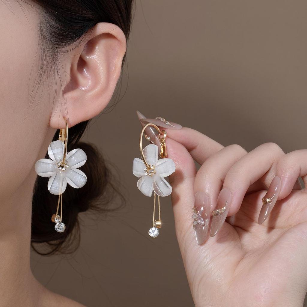 New Crystal Acrylic Flower Rhinestone Circle Earrings for Women - Elegant and Fresh Hoops/Dangles