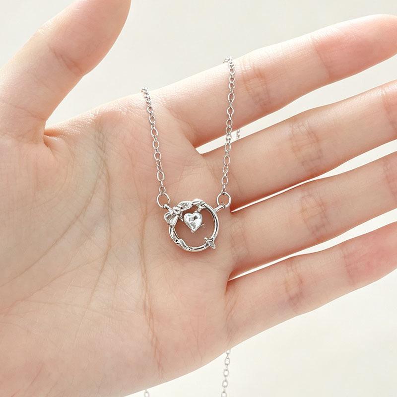 Cartoon Cat Rhinestone Necklace - Fashionable Girly Student Best Friend Chain with Niche Design.