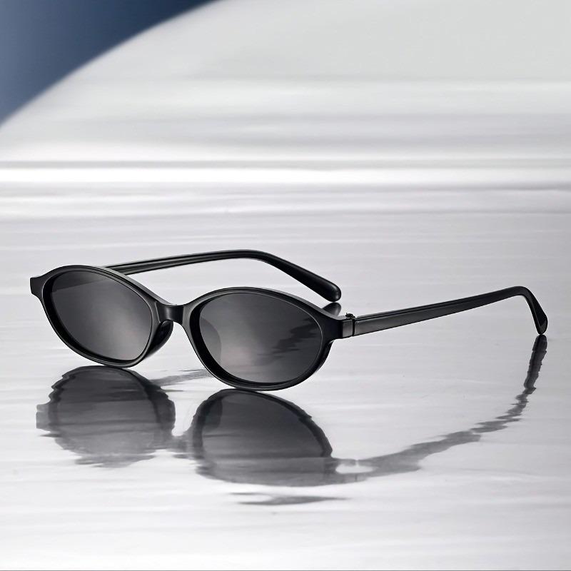 1pc Women's Simple Style Oval Frame Fashion Glasses - Sleek Black Decorative Eyewear for Casual Attire & Gift Giving